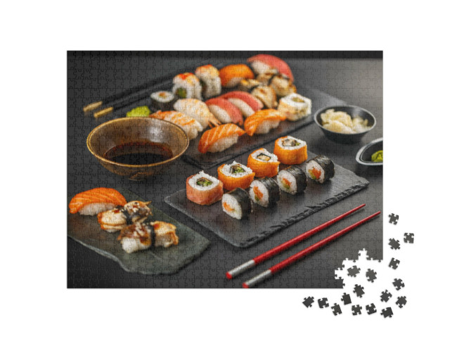 puzzle 1000 dílků „Čerstvé sushi na černé břidlici“