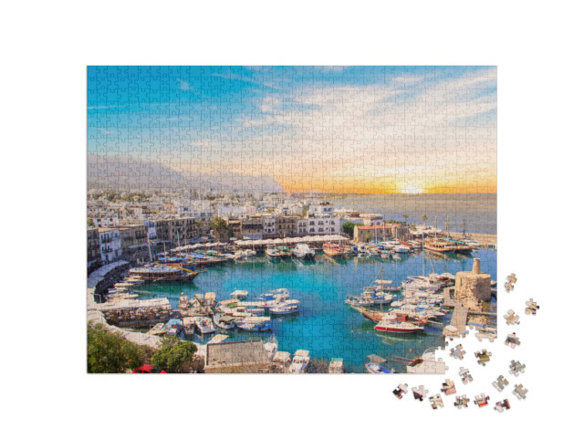 puzzle 1000 dílků „Krásný výhled na záliv Kyrenia na severním Kypru“