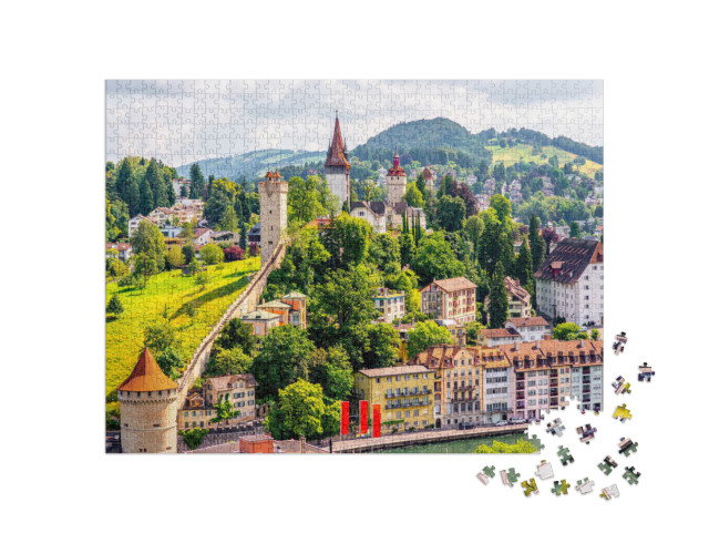 puzzle 1000 dílků „Letecký pohled: staré město Lucern s pevnostní zdí a věžemi, Švýcarsko“