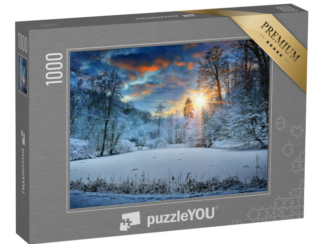puzzle 1000 dílků „Západ slunce nad zimním lesním jezerem“