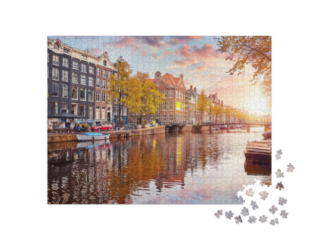 puzzle 1000 dílků „Teplé sluneční světlo na kanálu v Amsterdamu, Nizozemsko“