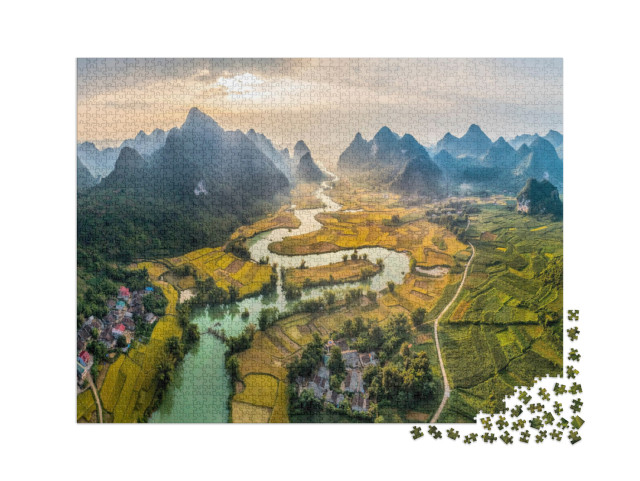puzzle 2000 dílků „Rýže a rýžové pole ve vesnici Phong Nam v Trung Khanh, Cao Bang, Vietnam“