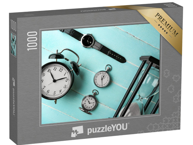 puzzle 1000 dílků „Různé hodiny na světle modrém stole“