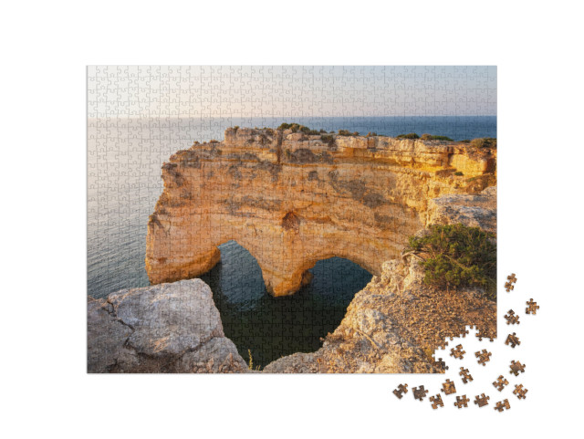 puzzle 1000 dílků „Útes ve tvaru srdce v Algarve, Praia Marinha, Portugalsko“