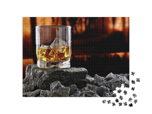 puzzle 1000 dílků „Sklenka whisky se západem slunce“