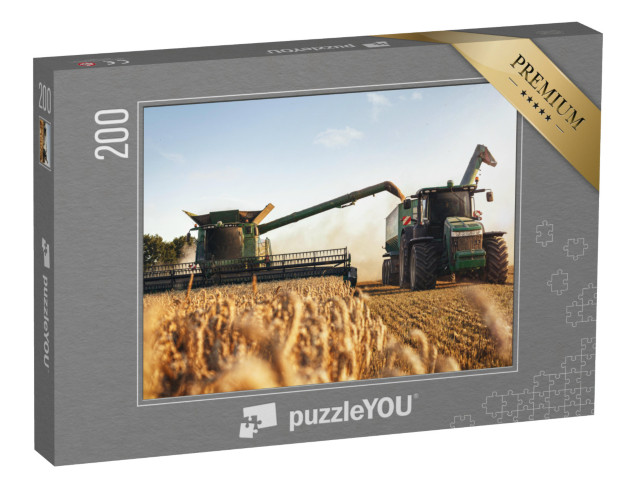 puzzle 200 dílků „Kombajn a traktor při práci na pšeničném poli“