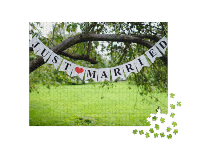 puzzle 1000 dílků „Krásný svatební nápis "just married" na th“
