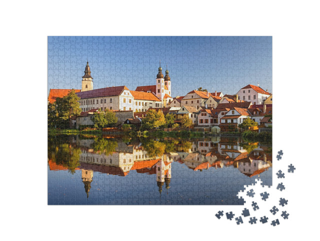 puzzle 1000 dílků „Pohled na Telč přes rybník s odrazy, jižní Morava, Česká republika“