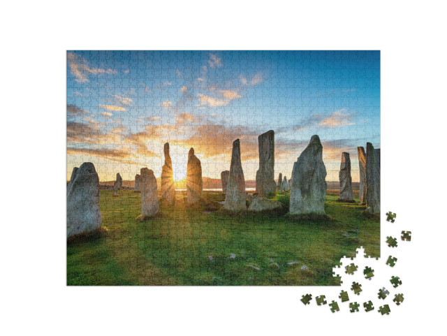 puzzle 1000 dílků „Mystický západ slunce nad kamenným kruhem v Callanish, ostrov Lewis, Skotsko“