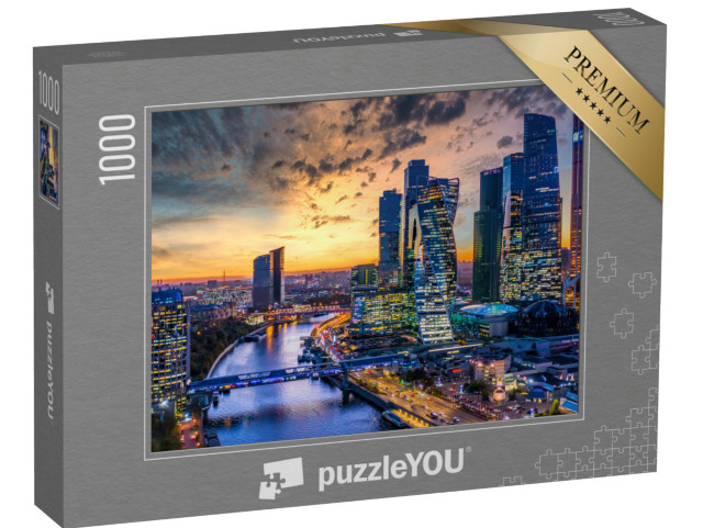 puzzle 1000 dílků „Moskevské panorama s mrakodrapy a řekou, podzim“