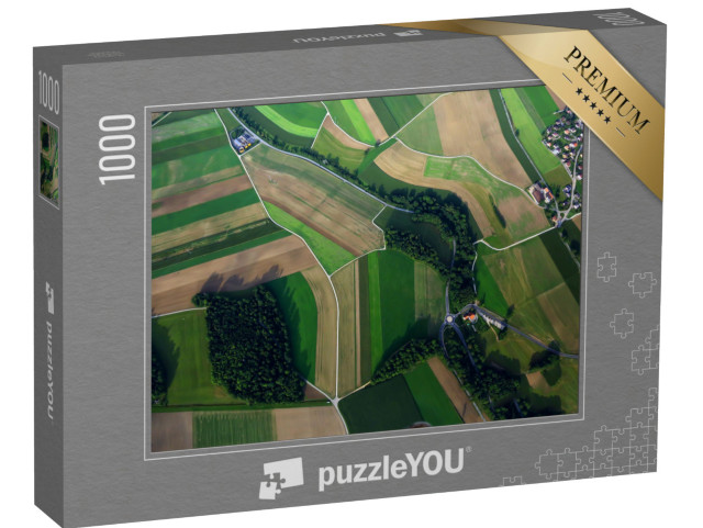 puzzle 1000 dílků „Letecký pohled na krajinu s různými poli a cestami“