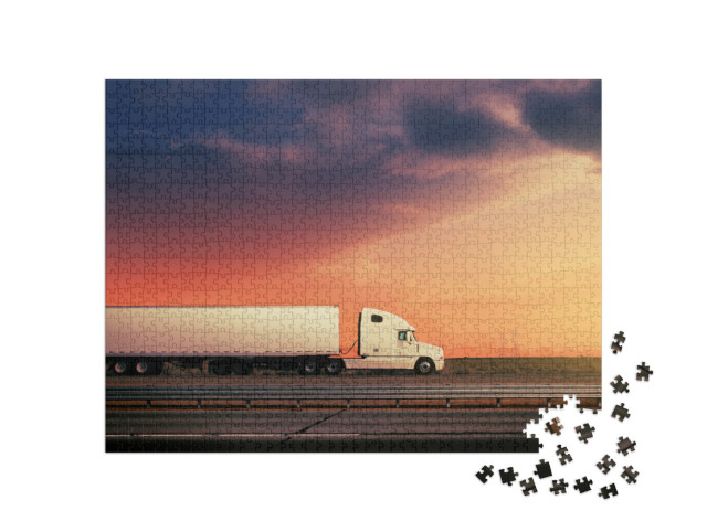 puzzle 1000 dílků „Bílý kamion na dálnici se západem slunce“