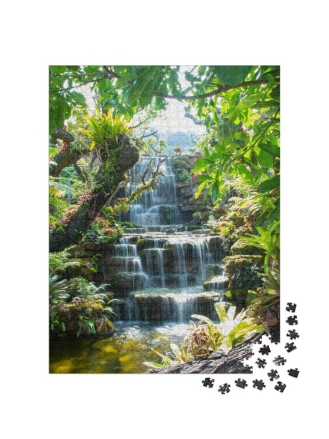 puzzle 1000 dílků „Idylický vodopád v lese v Thajsku“
