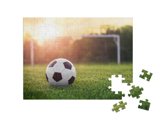 puzzle 100 dílků „Fotbal při západu slunce“