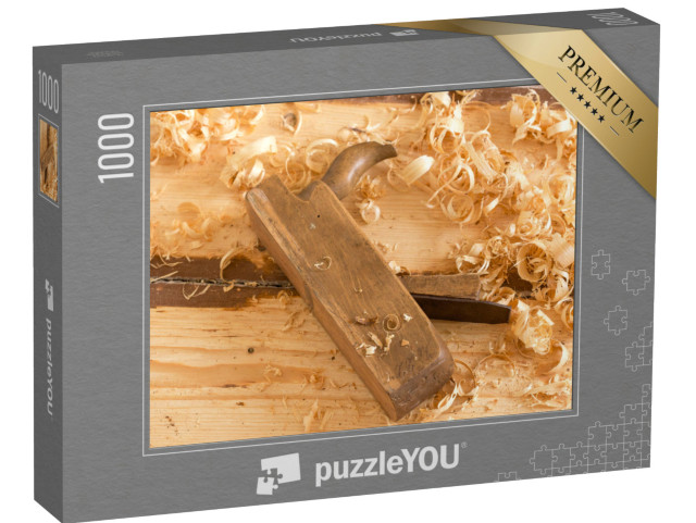 puzzle 1000 dílků „Vyřazené staré dřevěné ruční hoblíky na opracování dřeva s hoblinami.“