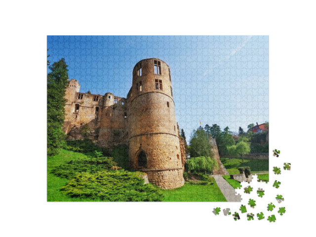puzzle 1000 dílků „Zřícenina hradu Beaufort za jarního dne, Lucembursko“