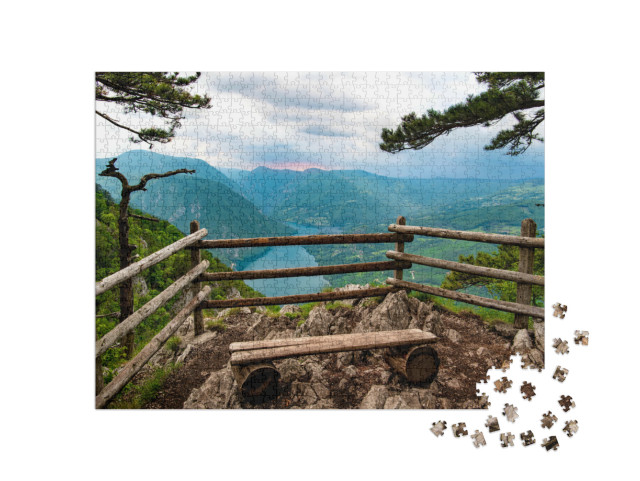 puzzle 1000 dílků „Vyhlídka Banjska stena, Národní park Tara, Srbsko“