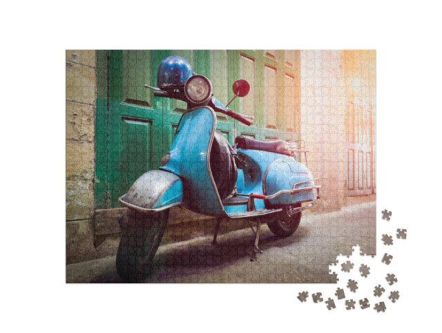 puzzle 1000 dílků „Historický skútr zaparkovaný v uličce ve vintage stylu“