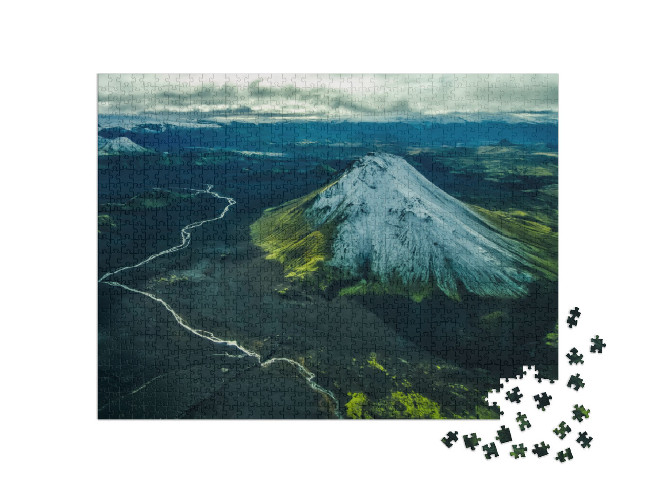 puzzle 1000 dílků „Letecký pohled na řeku poblíž zasněžené sopky na Islandu“