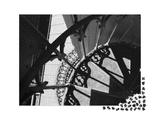 puzzle 2000 dílků „Abstraktní černobílá fotografie s architektonickými prvky“
