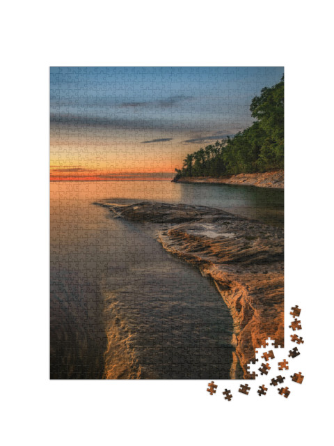 puzzle 1000 dílků „Západ slunce na Pictured Rocks National Lakeshore, Lake Superior, Michigan“