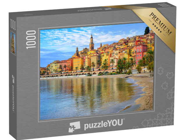 puzzle 1000 dílků „Písečná pláž pod městem Menton, Azurové pobřeží, Francie“