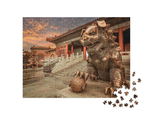 puzzle 1000 dílků „Bronzový lev v Zakázaném městě, Peking, Čína“