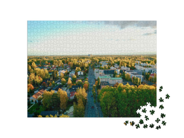 puzzle 1000 dílků „Atmosférický podzimní záběr, Korso Vantaa, Finsko“