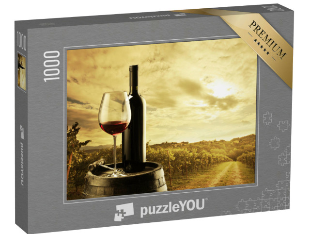 puzzle 1000 dílků „Láhev červeného vína a sklenice na dřevěném sudu na vinici“