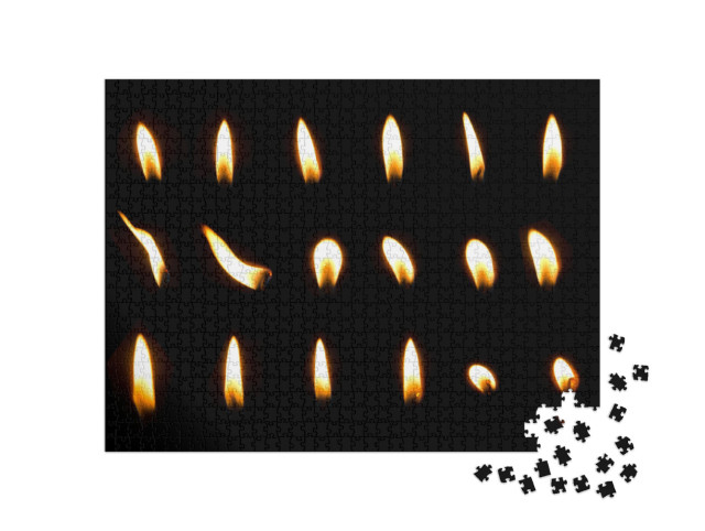 puzzle 1000 dílků „Plamen svíčky izolovaný na černém pozadí“