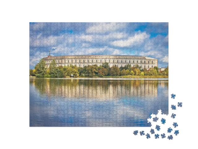 puzzle 1000 dílků „Říšský sněmovní sál na shromaždišti nacistické strany v Norimberku“