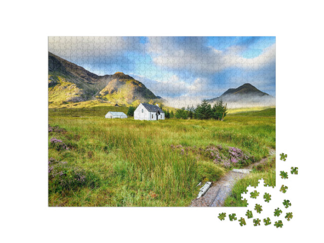 puzzle 1000 dílků „Malebná chata na pohlednici v Glencoe, Skotsko“