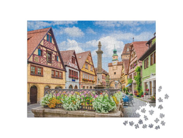 puzzle 1000 dílků „Rothenburg ob der Tauber v létě s modrou oblohou“