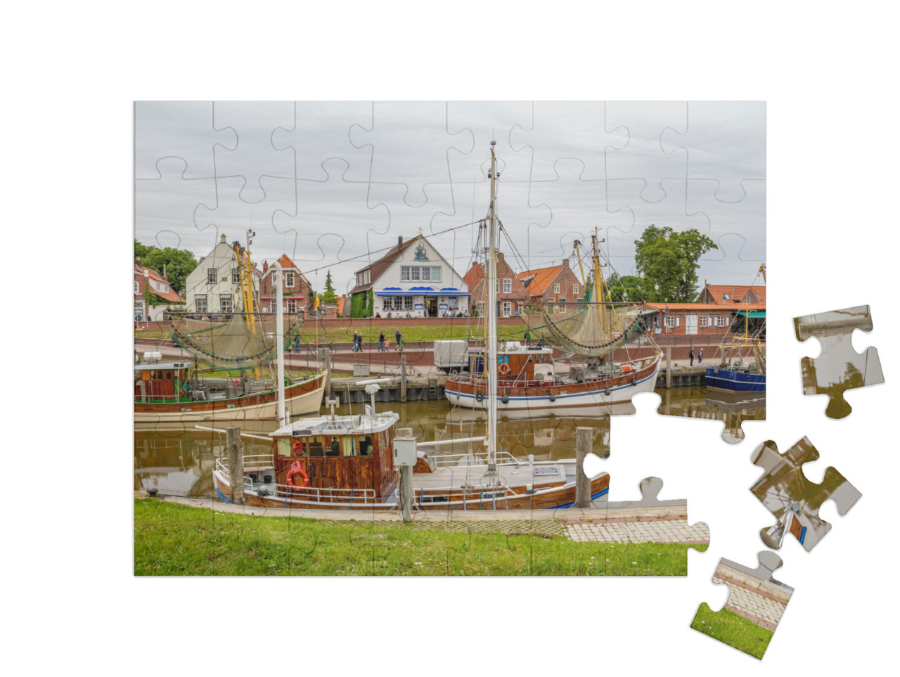 puzzle 48 dílků „Idylická přístavní scenérie v Greetsielu, Východní Frísko, Německo“