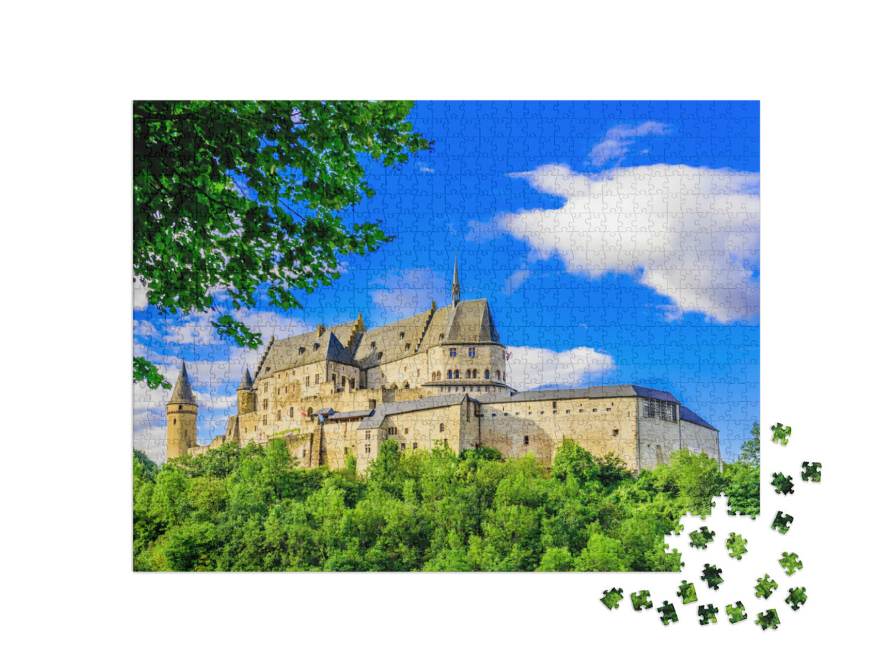 puzzle 1000 dílků „Hrad Vianden a město Vianden, Lucembursko“
