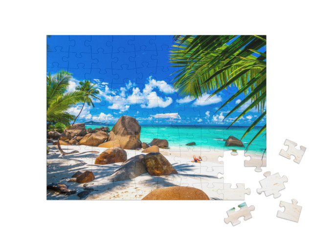 puzzle 100 dílků „Pláž na Seychelách s žulovými skalami“