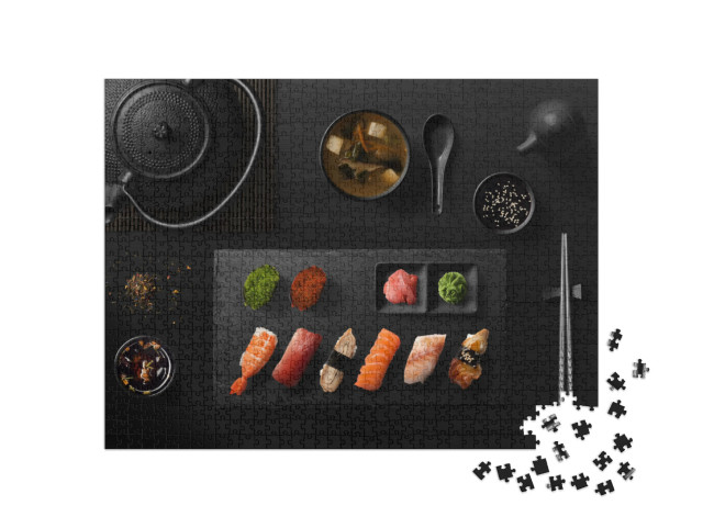 puzzle 1000 dílků „Sushi rolky, sada sashimi, polévka miso a konvička na čaj“