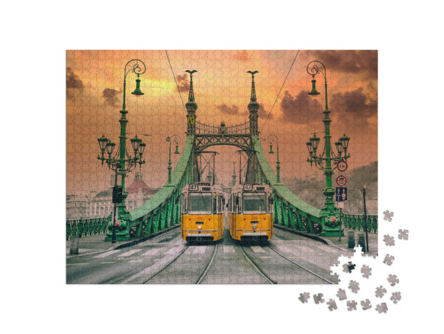 puzzle 1000 dílků „Dvě žluté tramvaje na mostě Svobody, Budapešť“
