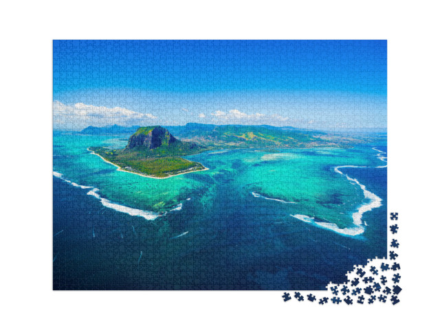 puzzle 2000 dílků „Mauricius s horou Le Morne Brabant a podvodním vodopádem“