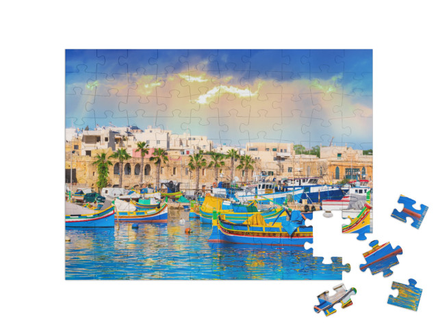 puzzle 100 dílků „Přístav obce Marsaxlokk na Maltě“