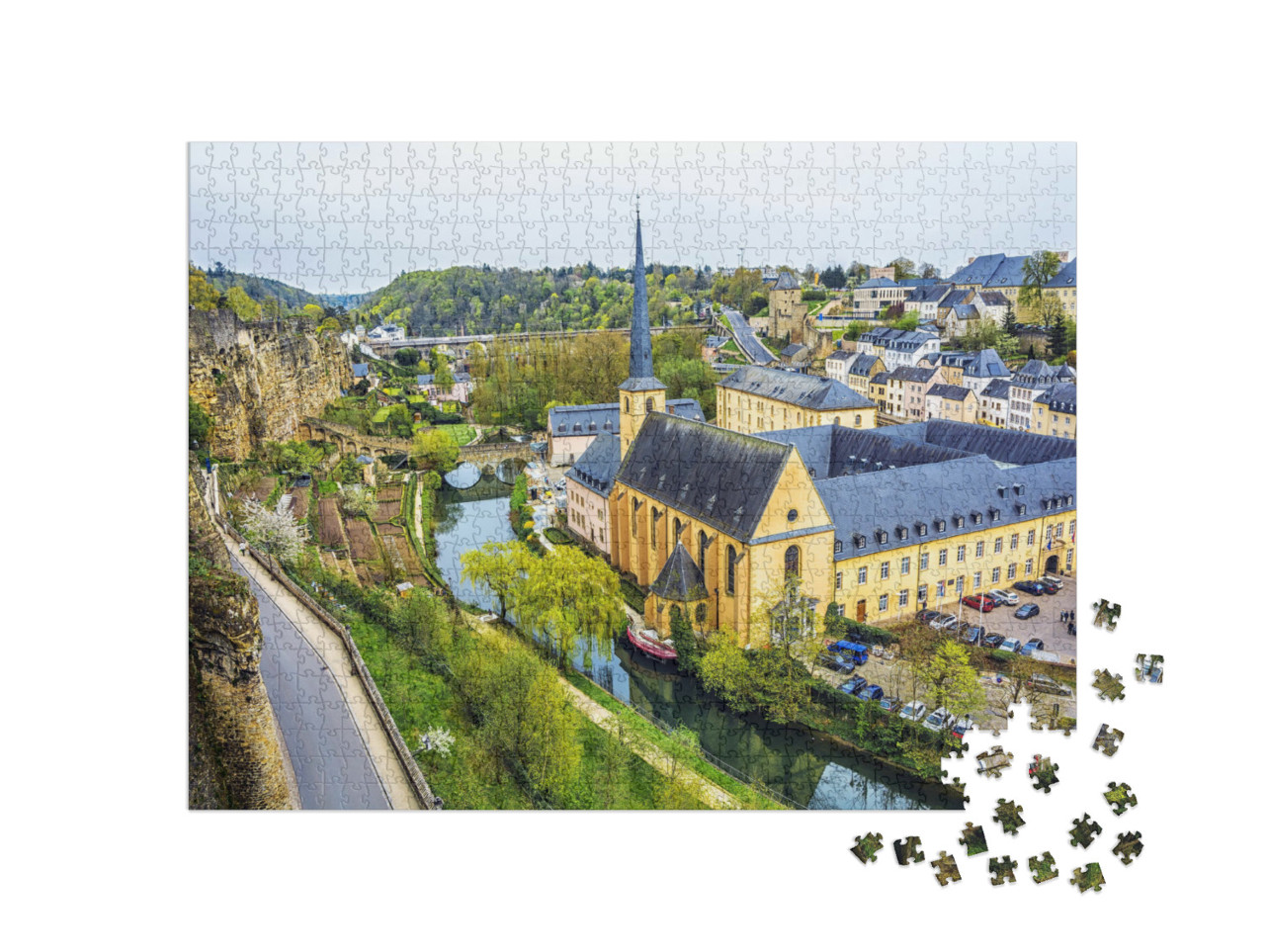 puzzle 1000 dílků „Panoramatický pohled na Lucemburk s řekou Alzette a kostelem St Jean du Grund“