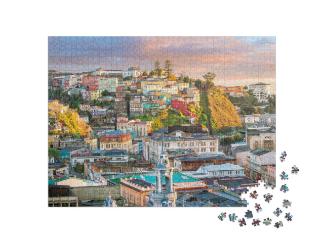 puzzle 1000 dílků „Barevné budovy ve městě Valparaiso, které je zapsáno na seznamu světového dědictví UNESCO, Chile“