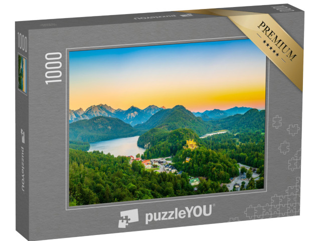 puzzle 1000 dílků „Alpské jezero se zámkem Hohenschwangau při východu slunce, Bavorsko“