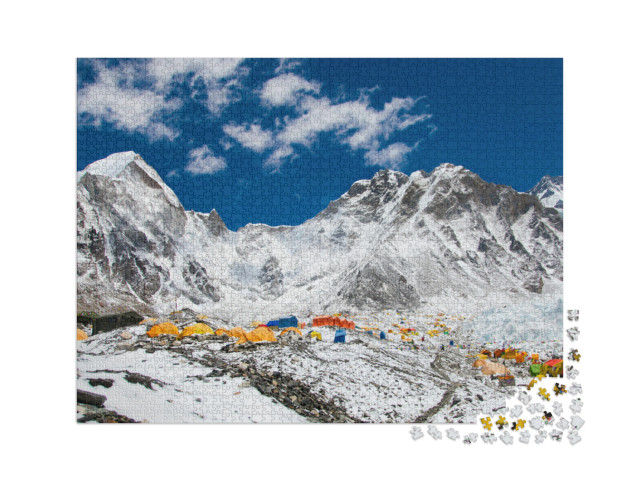 puzzle 2000 dílků „Základní tábor Mount Everestu na ledovci Khumbu, Nepál, Himálaj“