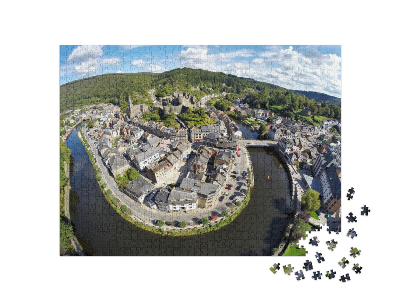 puzzle 1000 dílků „Letecký pohled na belgické město La Roche-en-Ardenne s řekou Ourthe“