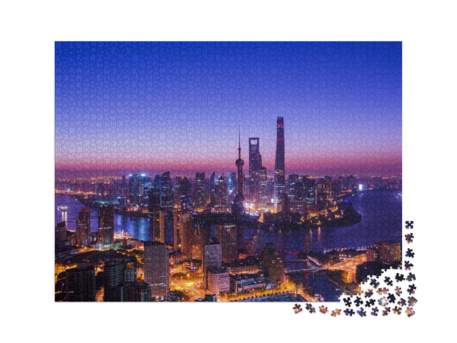 puzzle 2000 dílků „Šanghajské panorama v modročerveném večerním světle“