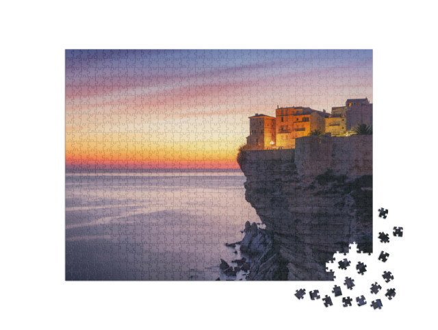 puzzle 1000 dílků „Západ slunce nad městem Bonifacio, ostrov Korsika“