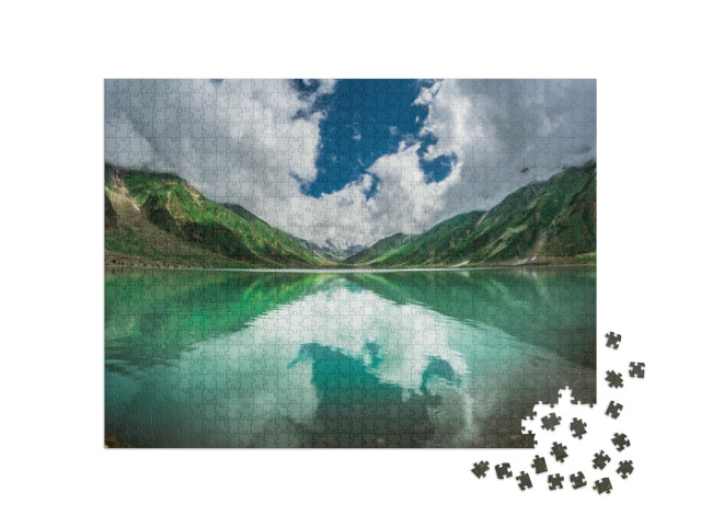 puzzle 1000 dílků „3224 metrů vysoké jezero Saiful Muluk, modrozelená voda v Pákistánu“