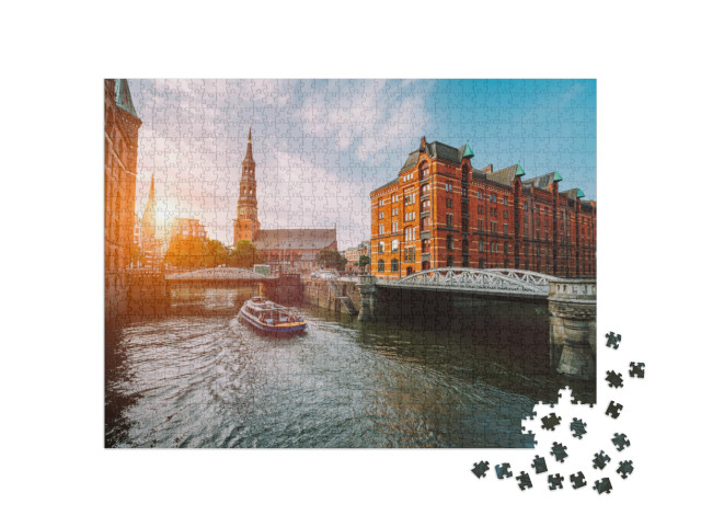 puzzle 1000 dílků „Skladištní čtvrť Speicherstadt při zlatém západu slunce, Hamburk“