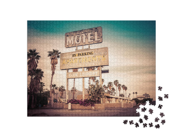 puzzle 1000 dílků „Nápis na motelu uprostřed pouště, USA“